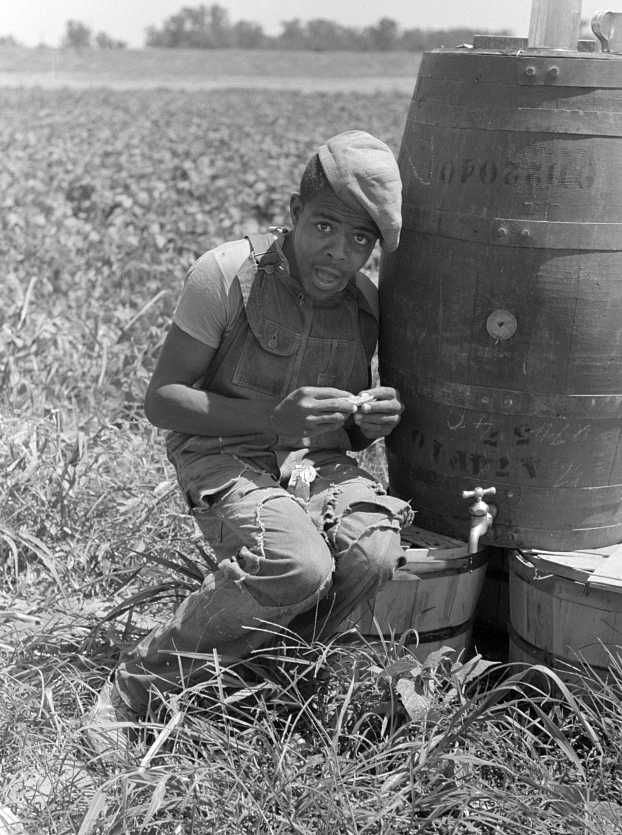  Young African American day laborer rolling a cigarette in a field near Muskogee, Oklahoma Photo: Russell Lee