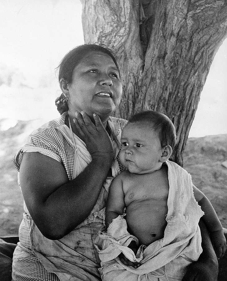  Mexican mother and child   Photo: Dorothea Lange