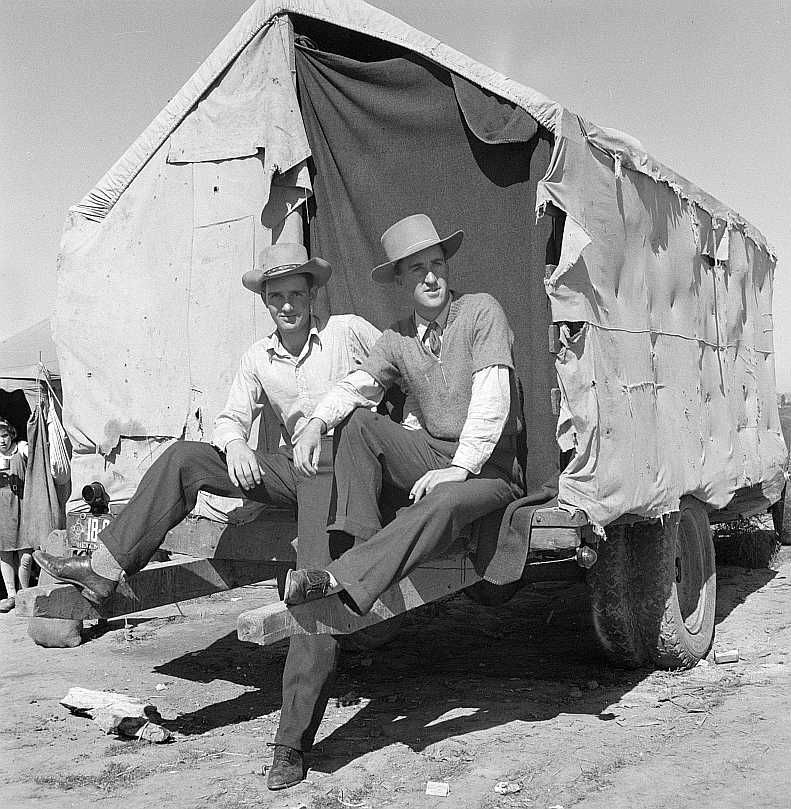 Two boys from New Mexico in California to work the harvest Photo: Dorothea Lange