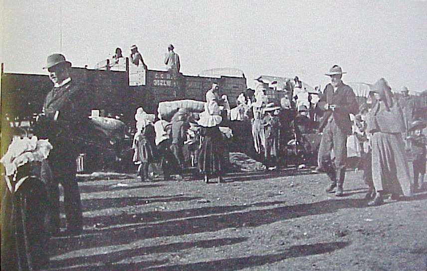 Boer families transported to camp in open freight cars
