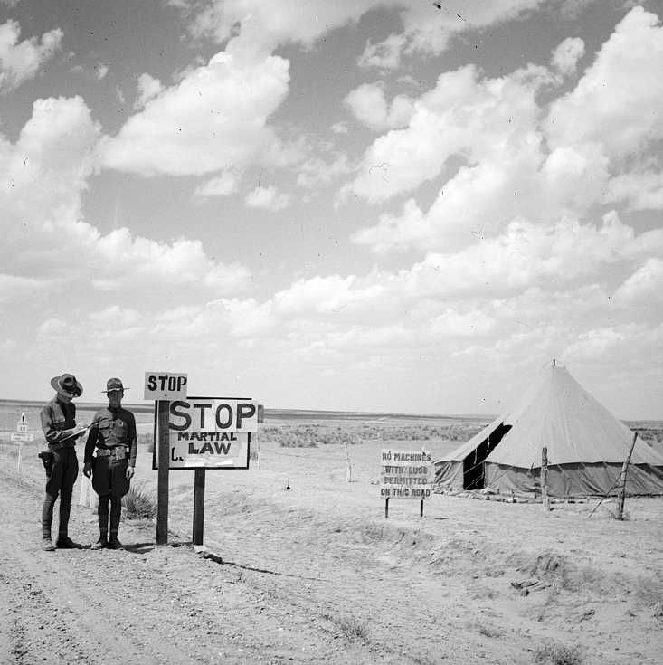 Martial law on Colorado border stops migratory laborers Photo: Arthur Rothstein