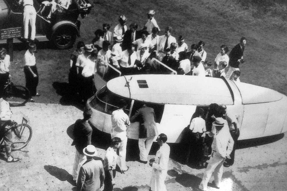  Buckminister Fuller's Dymaxion car - Wikipedia